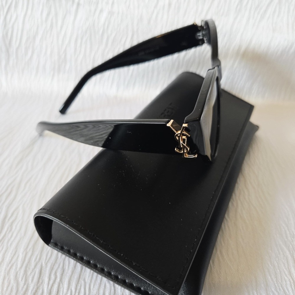Yves Saint Laurent Black Sunglasses Gold logo - Picture 5 of 5